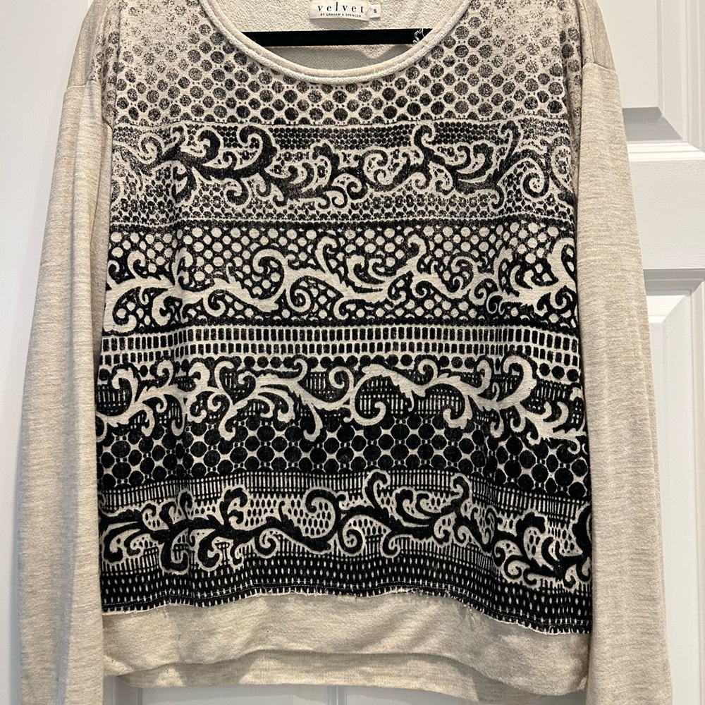 Velvet Women's Elegant Black and Cream Sweater/sweatshirt